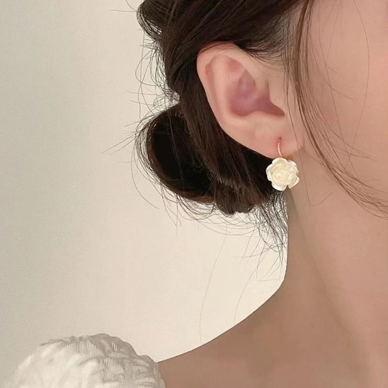 精致白色滴釉蝴蝶耳环女气质名媛高级感耳钉两戴2023年新款潮耳饰