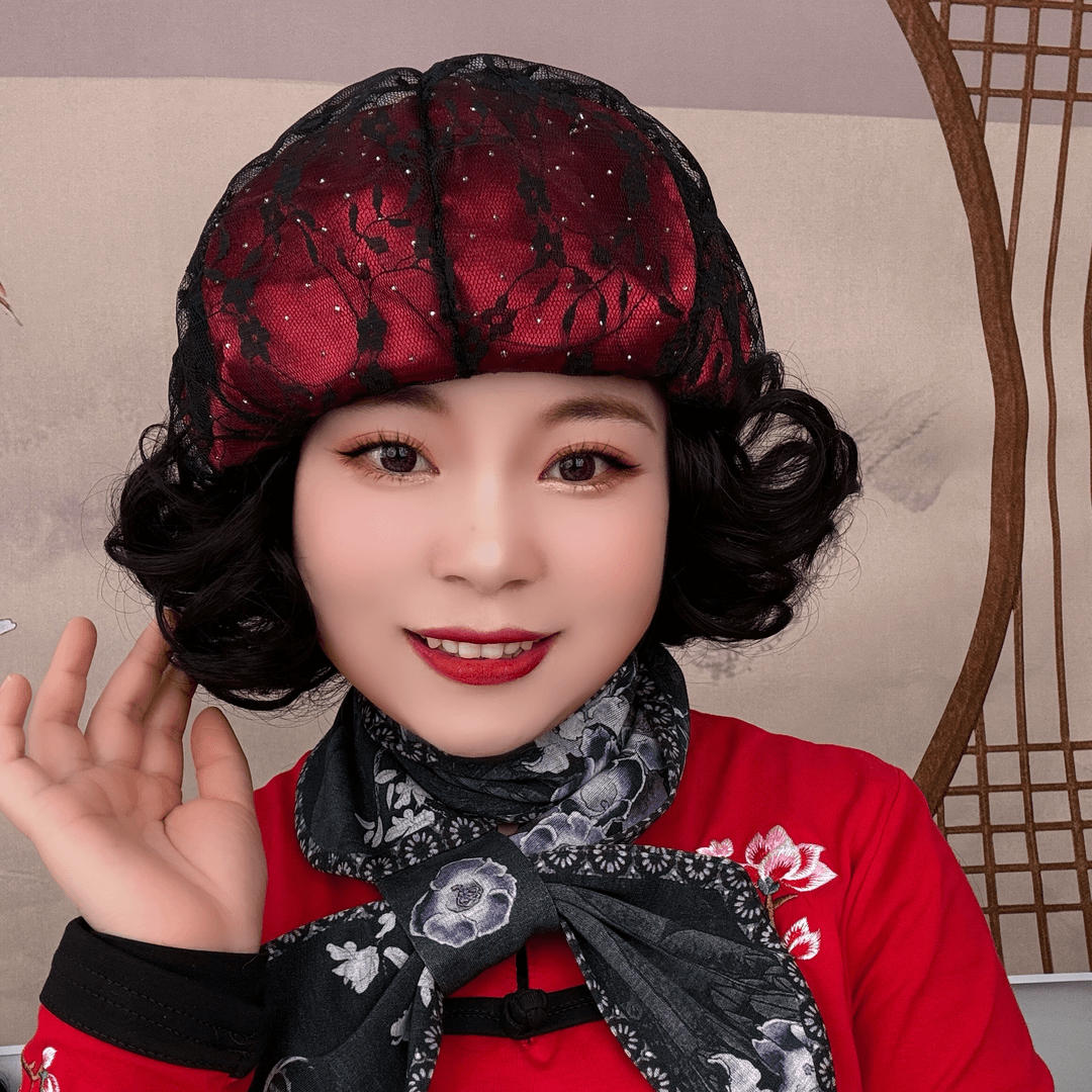 伊恬原创新款妈妈帽子假发一体女短卷翻翘假发蕾丝时尚带钻贝雷帽