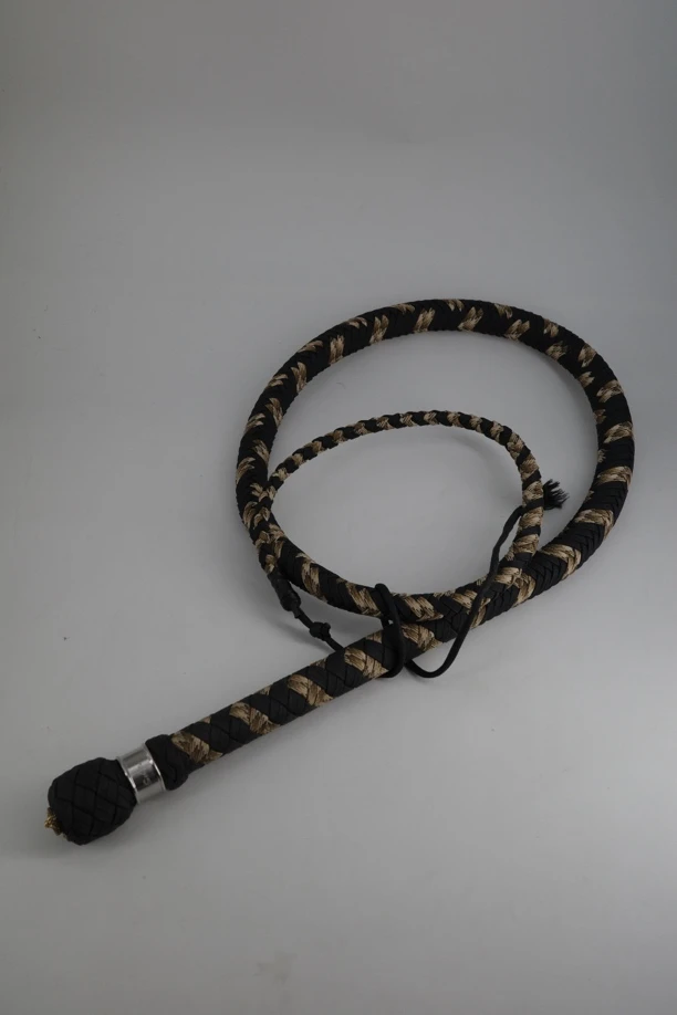 伞绳编织长鞭 牛鞭
