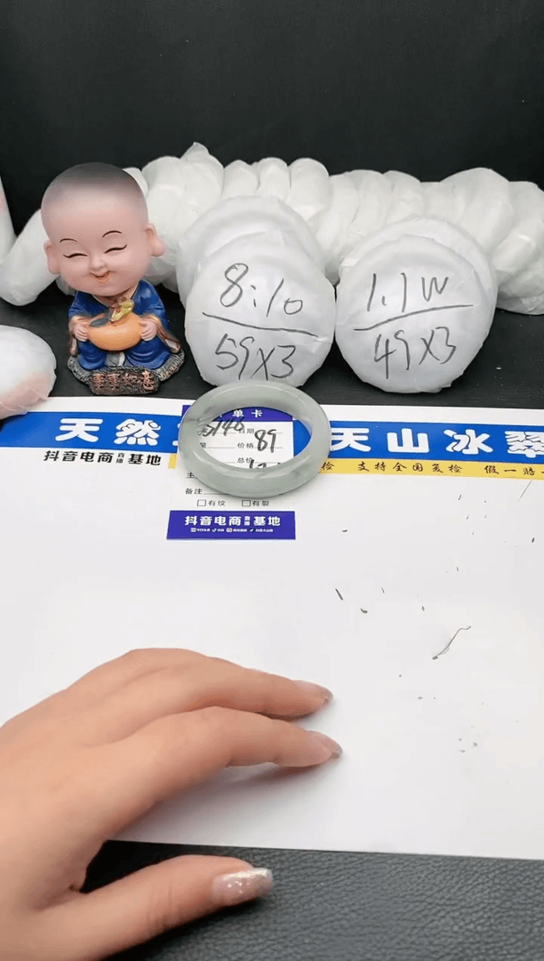 【闪购商品】石英质玉手镯未镶嵌s146微色差圈口52.1