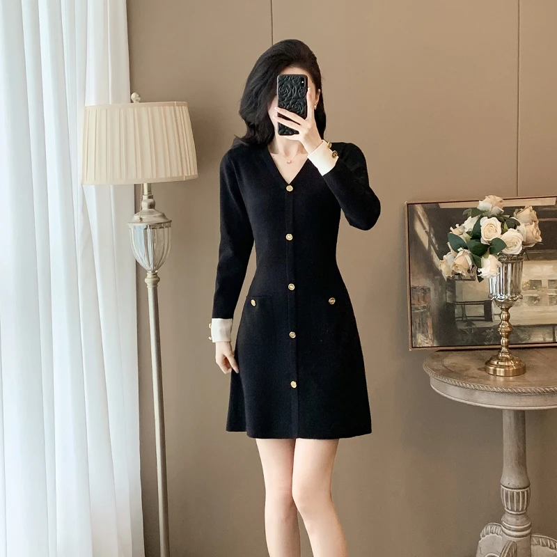 黑色V领针织连衣裙女秋装法式2024新款小个子显瘦减龄气质收腰裙