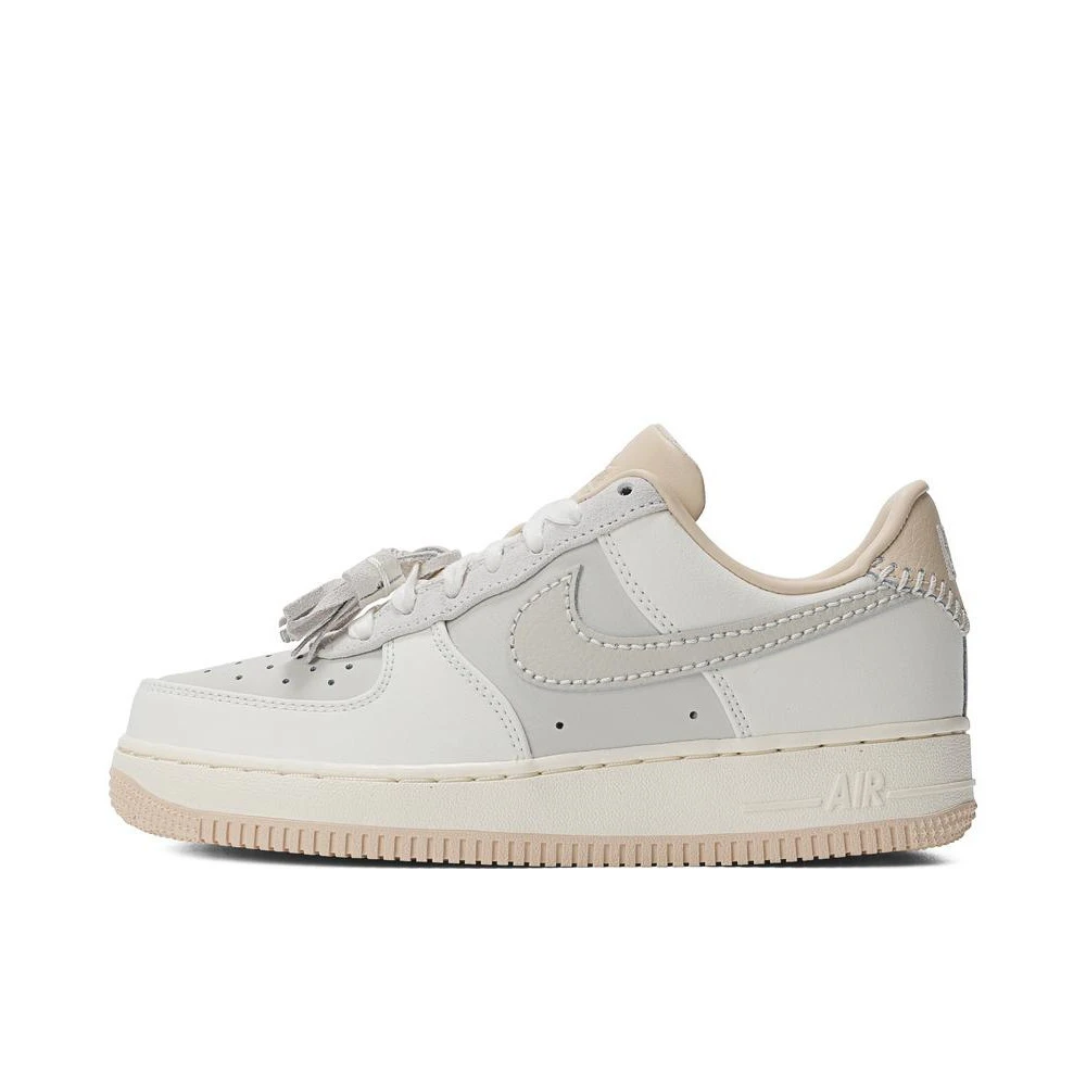 NIKE耐克2024女子AIR FORCE 1 '07休闲板鞋/复刻鞋HV1813-001
