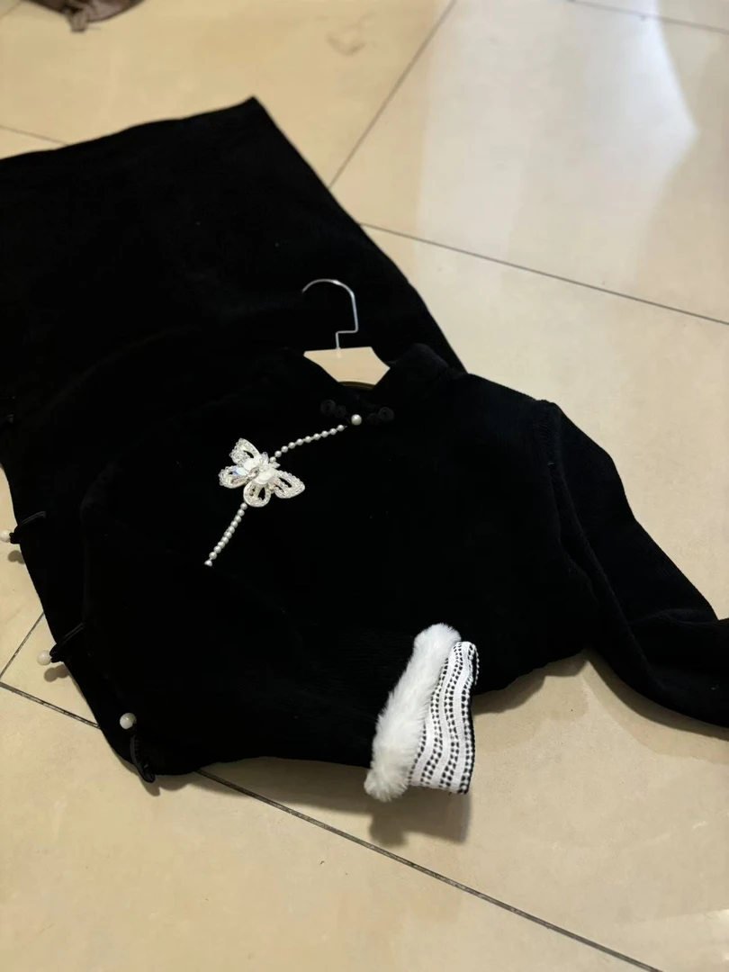 W 1273 黑色 立体蝴蝶 花扣 加绒 旗袍