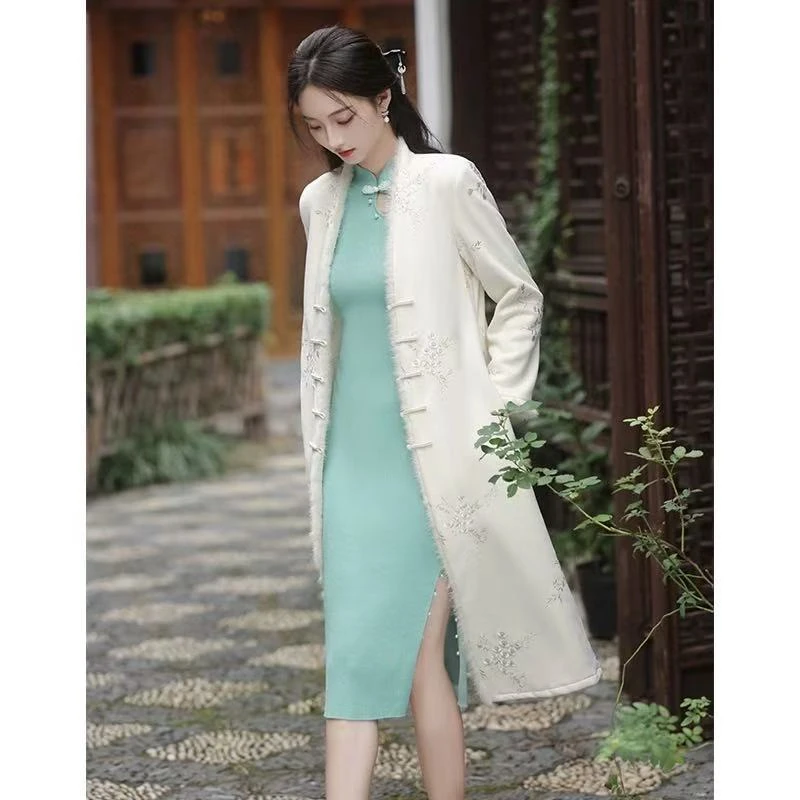 W 041 米色 刺绣外披 加绒 旗袍