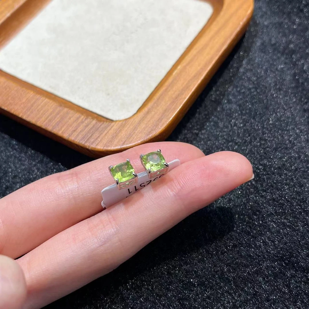 【朱朱】S925橄榄石耳饰 约6x6mm