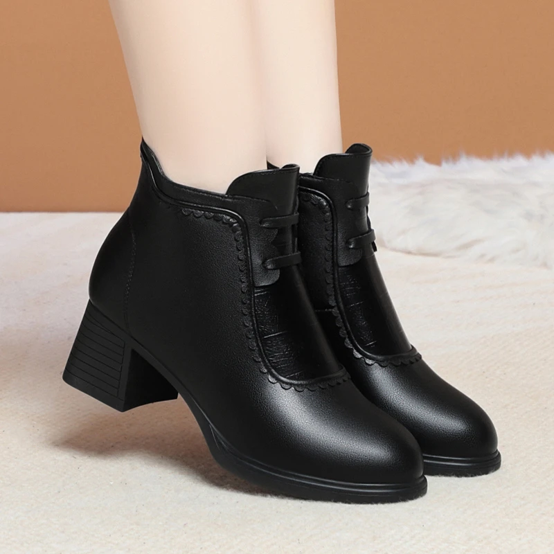 秋冬季新款妈妈鞋粗跟短靴中年女靴加绒保暖女士棉鞋软皮软底皮靴