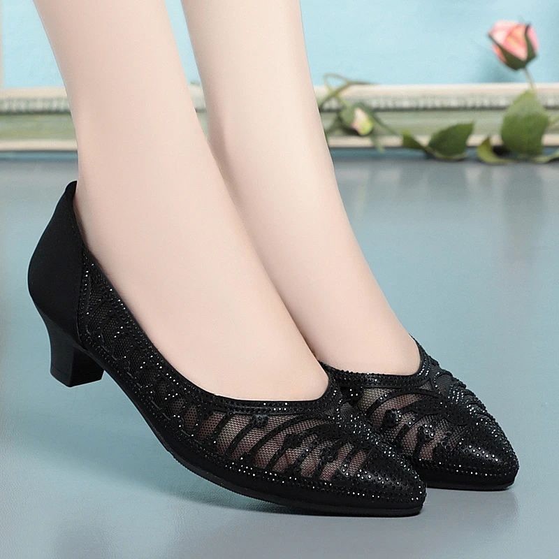 妈妈鞋夏季新款镂空单鞋中年女士凉鞋透气软底外穿凉鞋时尚女鞋子