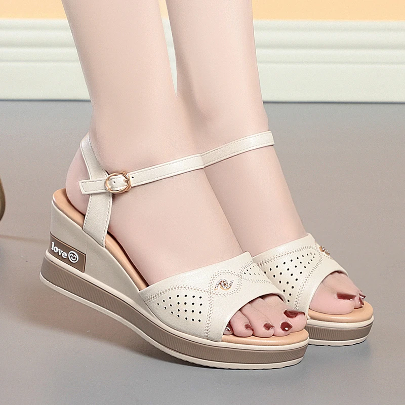 妈妈鞋夏季新款凉鞋时尚百搭中年女士凉鞋厚底防滑坡跟外穿凉鞋女