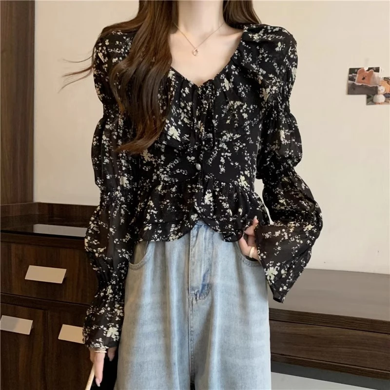 大码复古碎花长袖衬衣女早秋胖mm法式v领荷叶边遮肉显瘦短款上衣