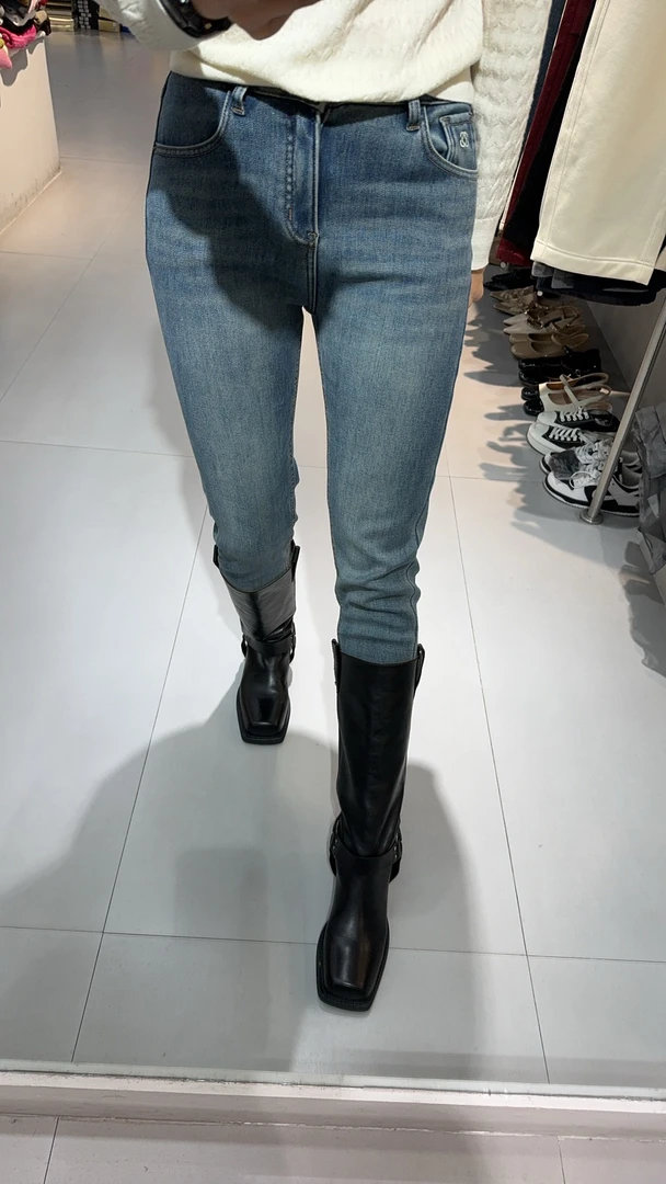 加绒牛仔小脚裤显瘦舒适