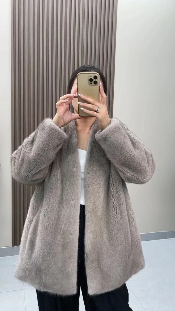 2024款冬季时尚气质百搭宽松V领简约女款水貂外套