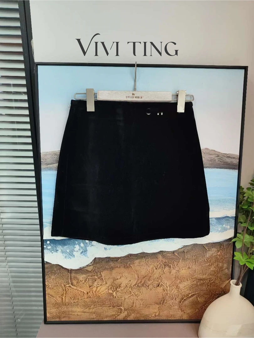 【VIVI·TING】婷姐推荐法式时尚新款字母小标设计丝绒感短裙k296