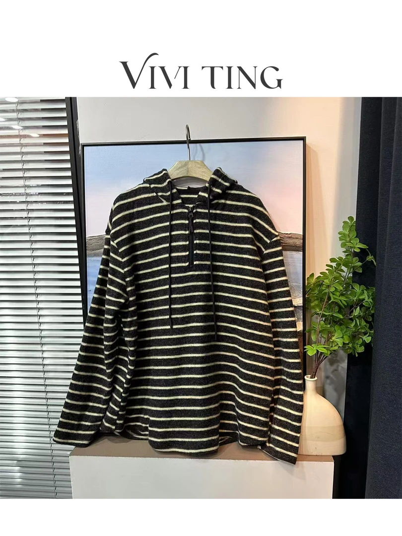 【VIVI·TING】婷姐推荐秋冬休闲新款条纹撞色抽绳连帽前拉链领上衣