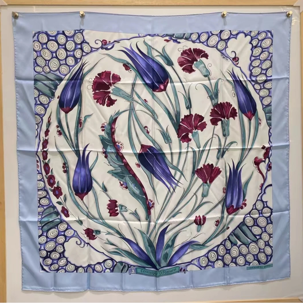 Hermes/爱马仕【99新】“奥斯曼郁金香”丝巾 尺寸：90X90cm 编号：A45