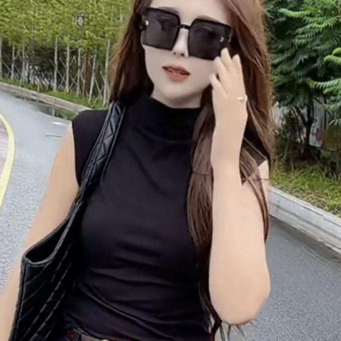 新款时尚显瘦舒适气质小高领纯色网红简约半高领无袖弹力打底衫