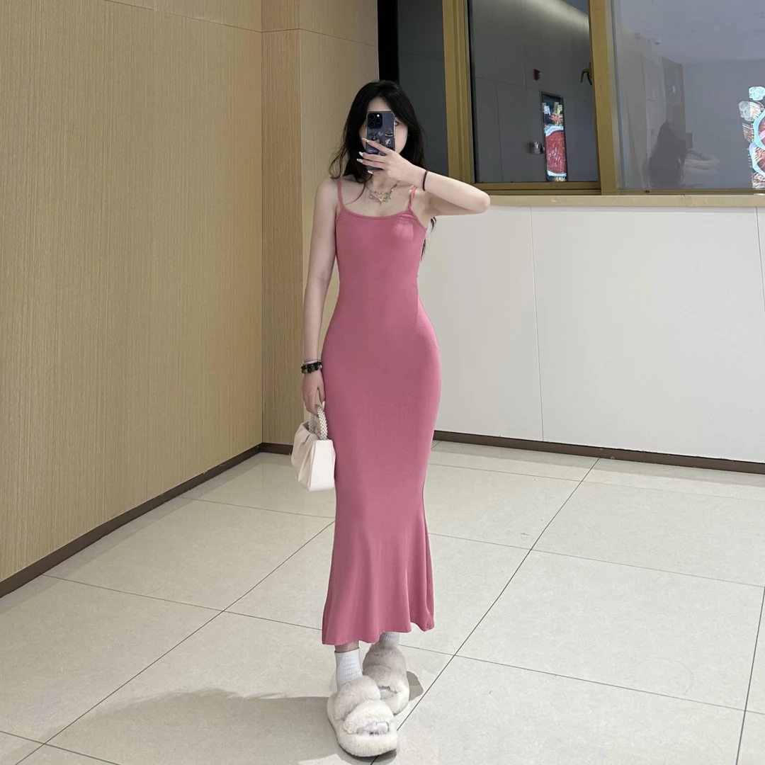 法式露背吊带连衣裙显瘦气质时尚性感春季收腰包臀鱼尾裙