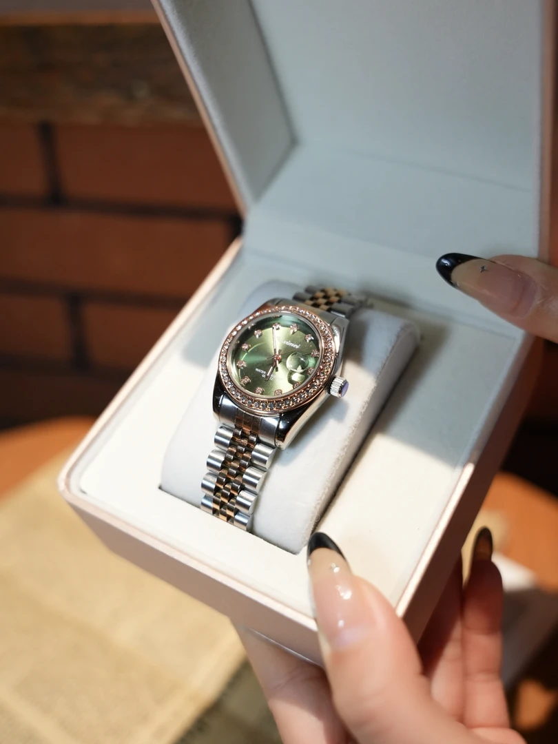 绿色日志中古风少女气质轻奢时尚百搭精致镶钻女款防水女士手表