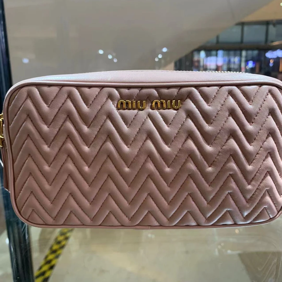 95新 Prada/普拉达 95新 miumiu 安洁利田哥链条包/ZH712019