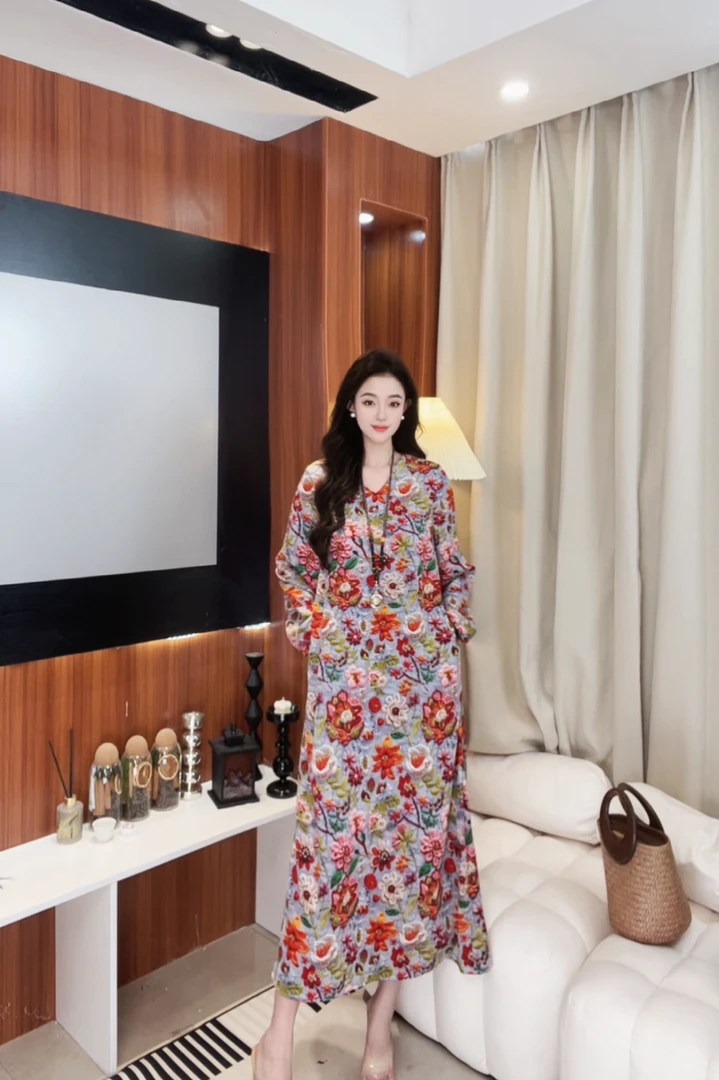 7669# 骨感灰调 长袖v领连衣裙女不挑人气质缎面