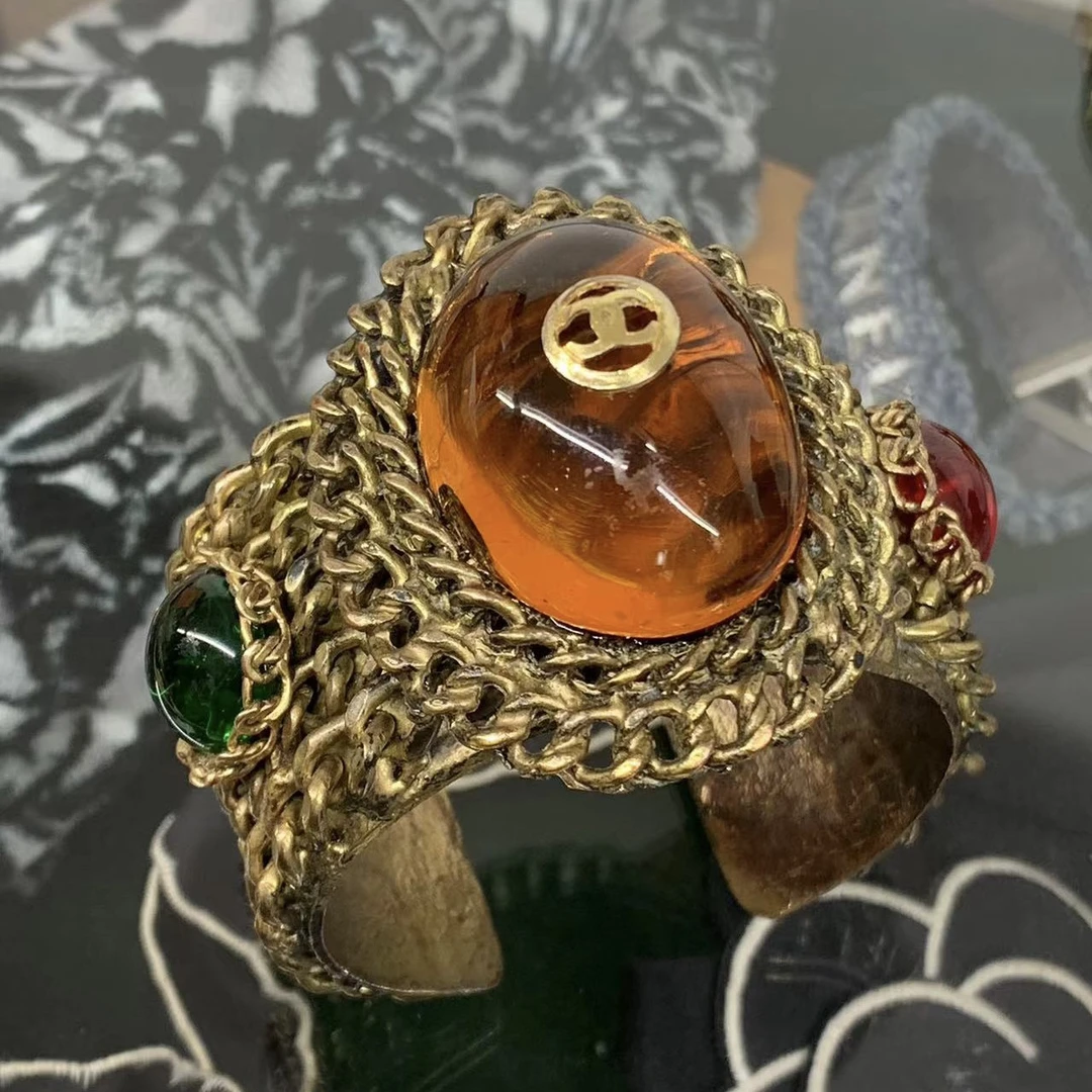 95新  CHANEL vintage 中古款，彩色琉璃扭花手镯