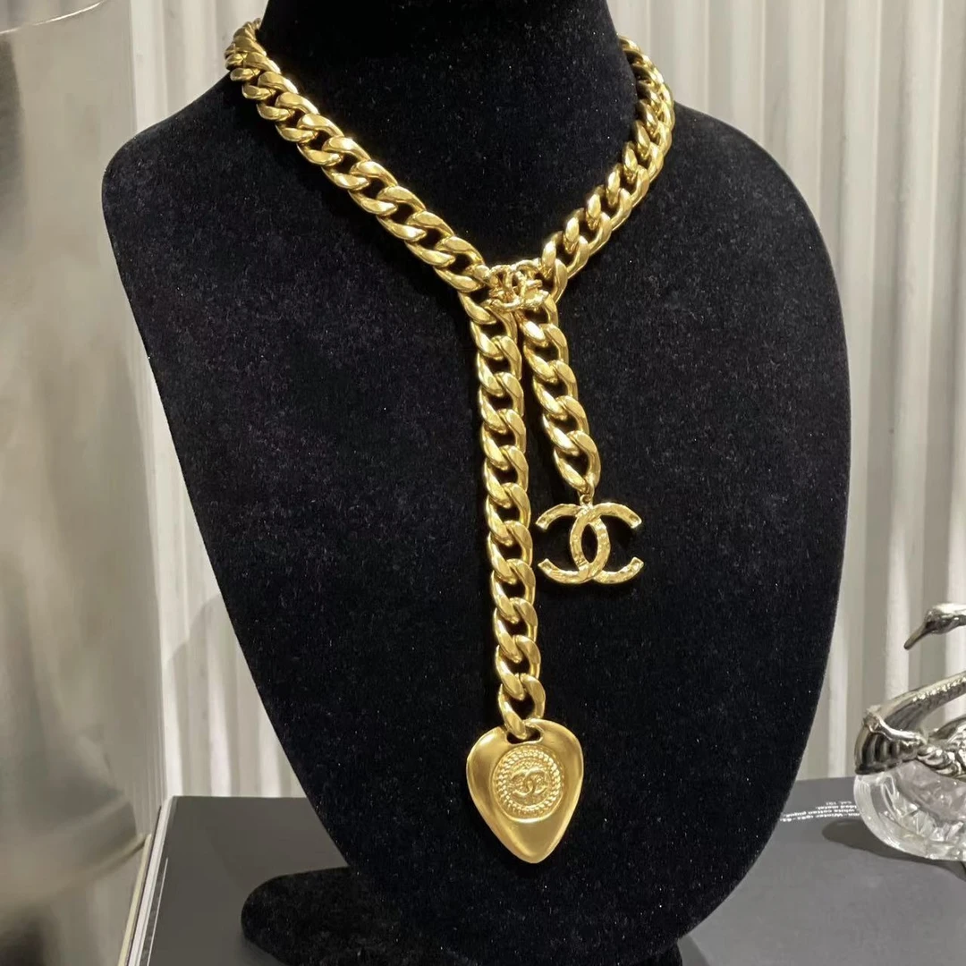 95新  Chanel 20B 秋冬预告金色CC 桃心项链