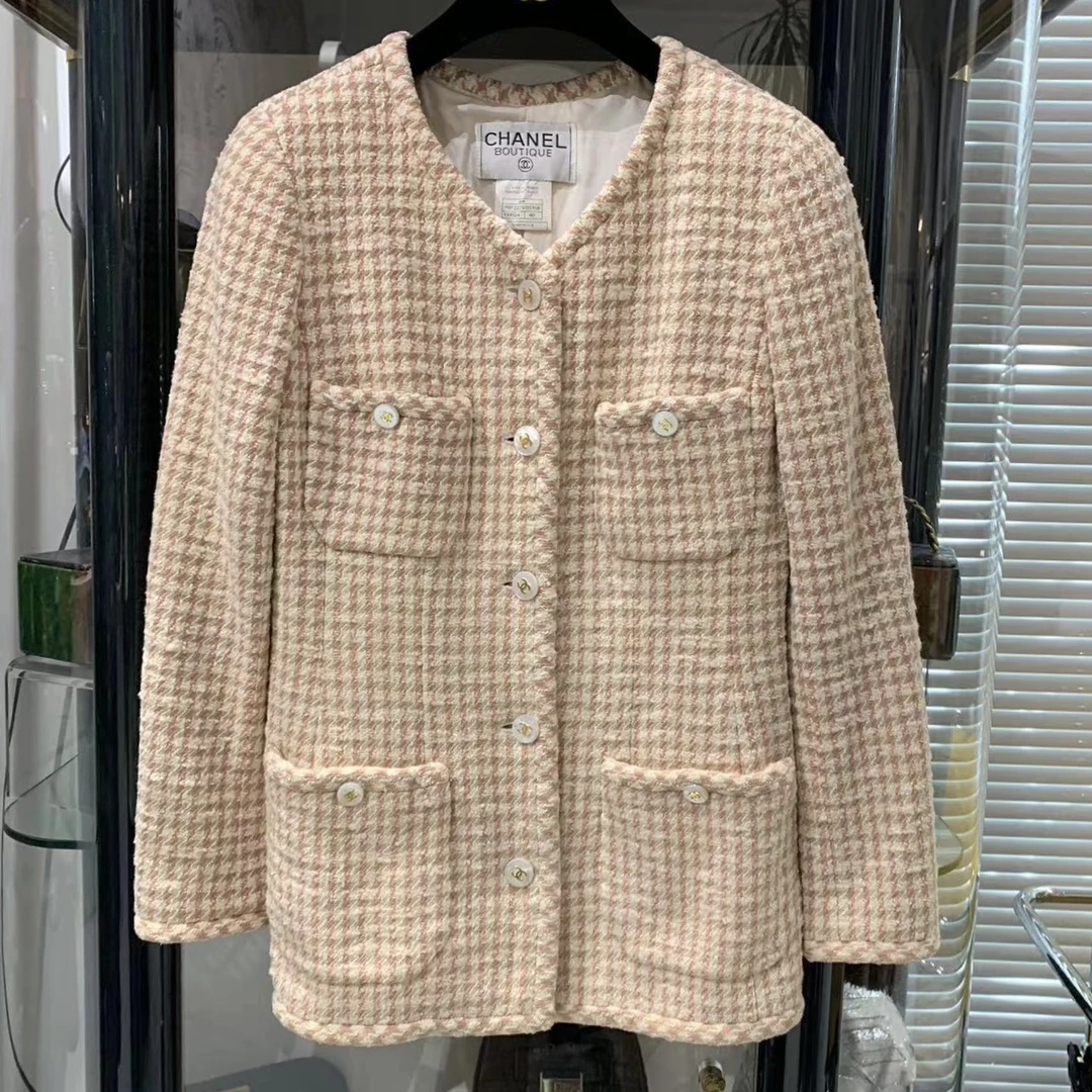 95新  chanel 中古米黄色圆领四口袋格纹外套40码  贝母扣