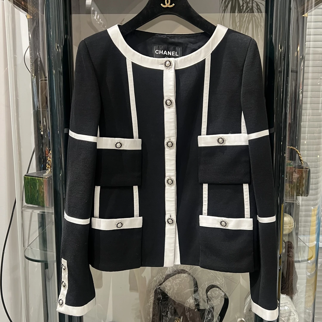 95新  Chanel 康鹏系列 20A 黑白拼外套 38码