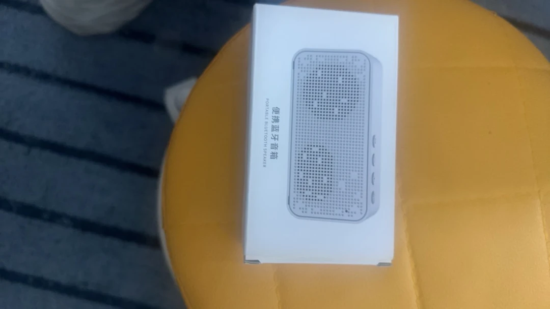 便携音响好看小巧黑色