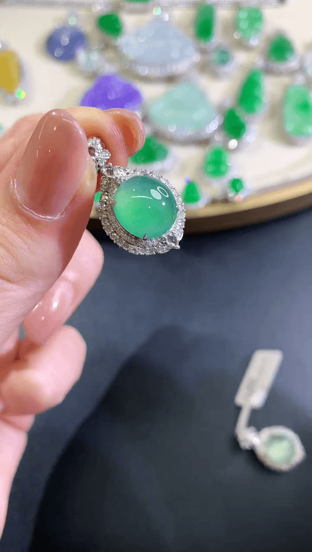 【闪购商品】翡翠吊坠(不含链)18K金镶嵌蛋面|17500+0