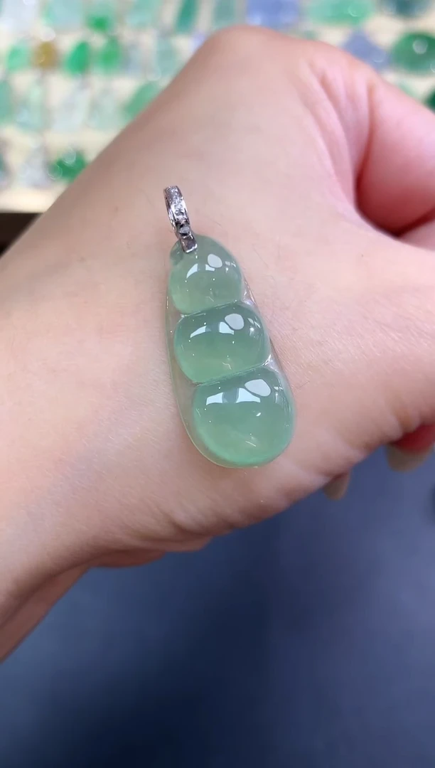 【闪购商品】翡翠吊坠(不含链)18K金镶嵌61豆子|1980+0