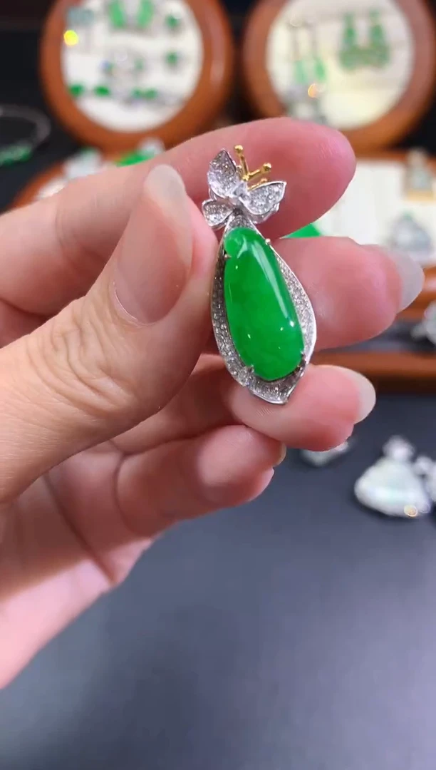 【闪购商品】翡翠吊坠(不含链)18K金镶嵌福瓜|18800+0