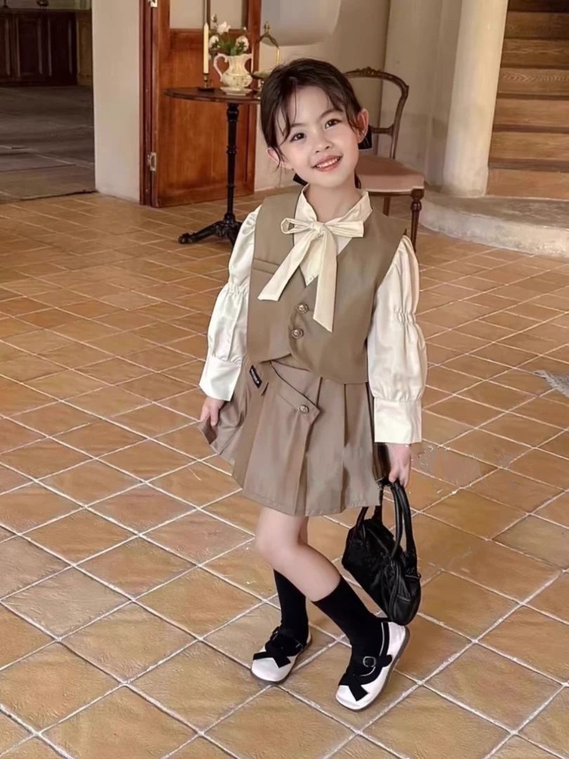 【一歌时代】女童春秋季2024新款洋气小香风衬衫马甲裙子时髦三件套