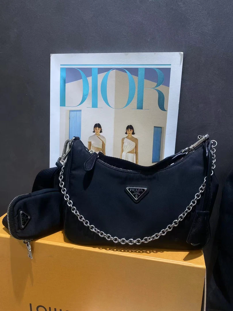 99新 Prada/普拉达 五合一时尚女士单肩