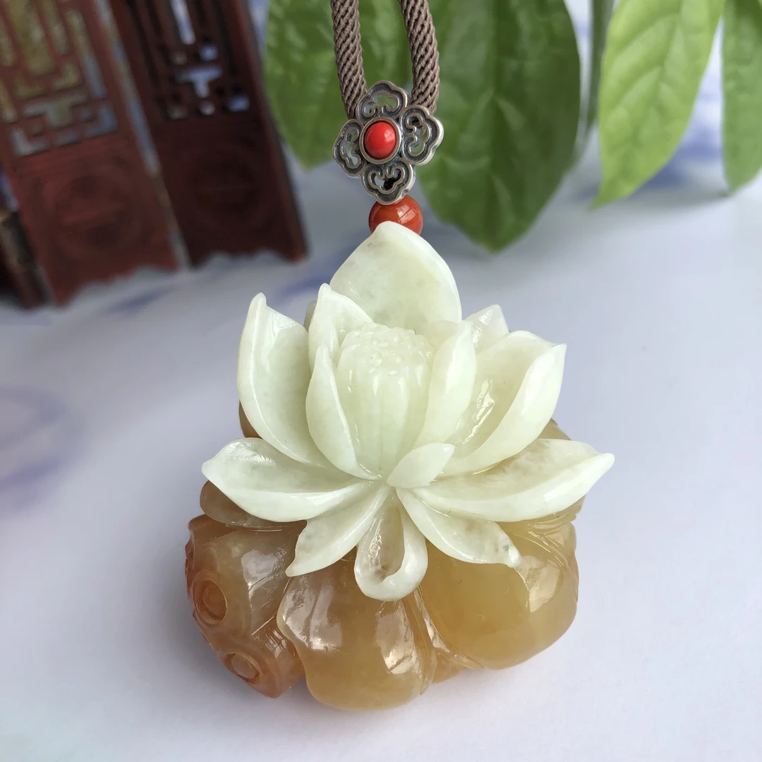 【荷花】精美花玉 挂件 毛衣链 尺寸：51＊43＊20毫米