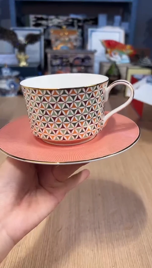 【闪购商品】杯119歌剧院大杯碟（粉）