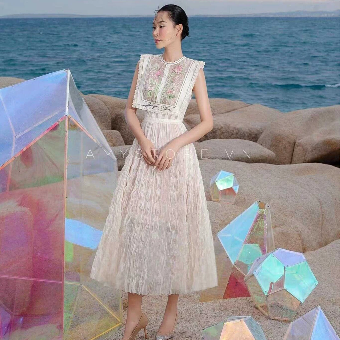 越南小众品牌度假风刺绣花朵披肩领蕾丝连衣裙浮雕网纱裙A085
