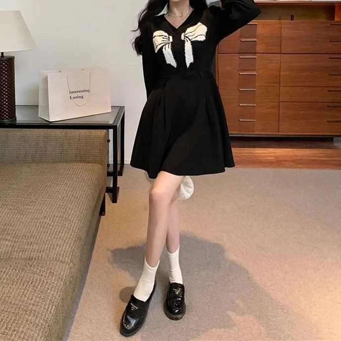 春秋季V领法式赫本风短款连衣裙女修身收腰显瘦长袖小个子小黑裙