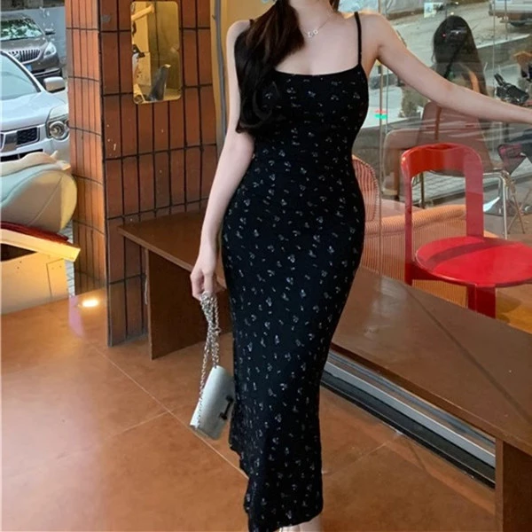 碎花吊带裙夏性感显瘦气质法式时尚修身收腰中长款辣妹女装连衣裙