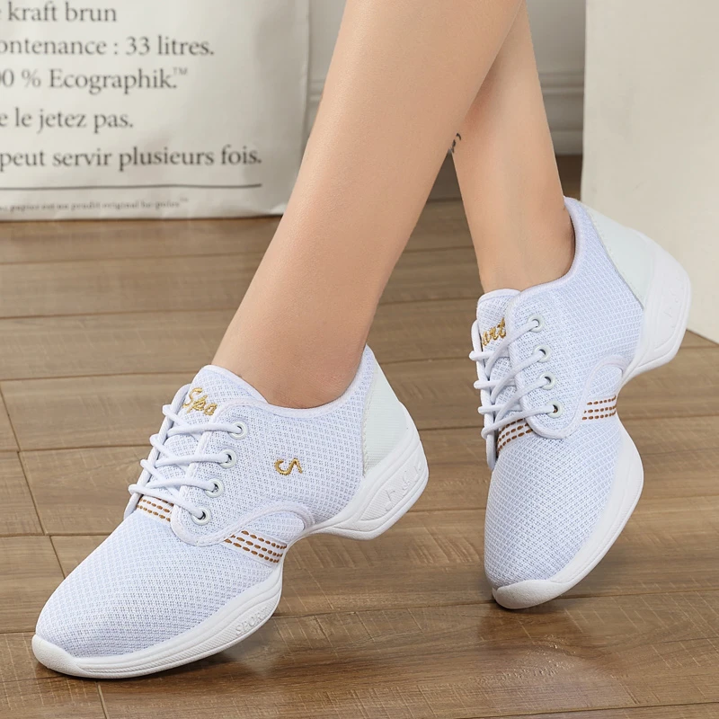 2025夏季跳舞女鞋妈妈舞蹈鞋春秋新款软底轻便休闲成人广场舞鞋女