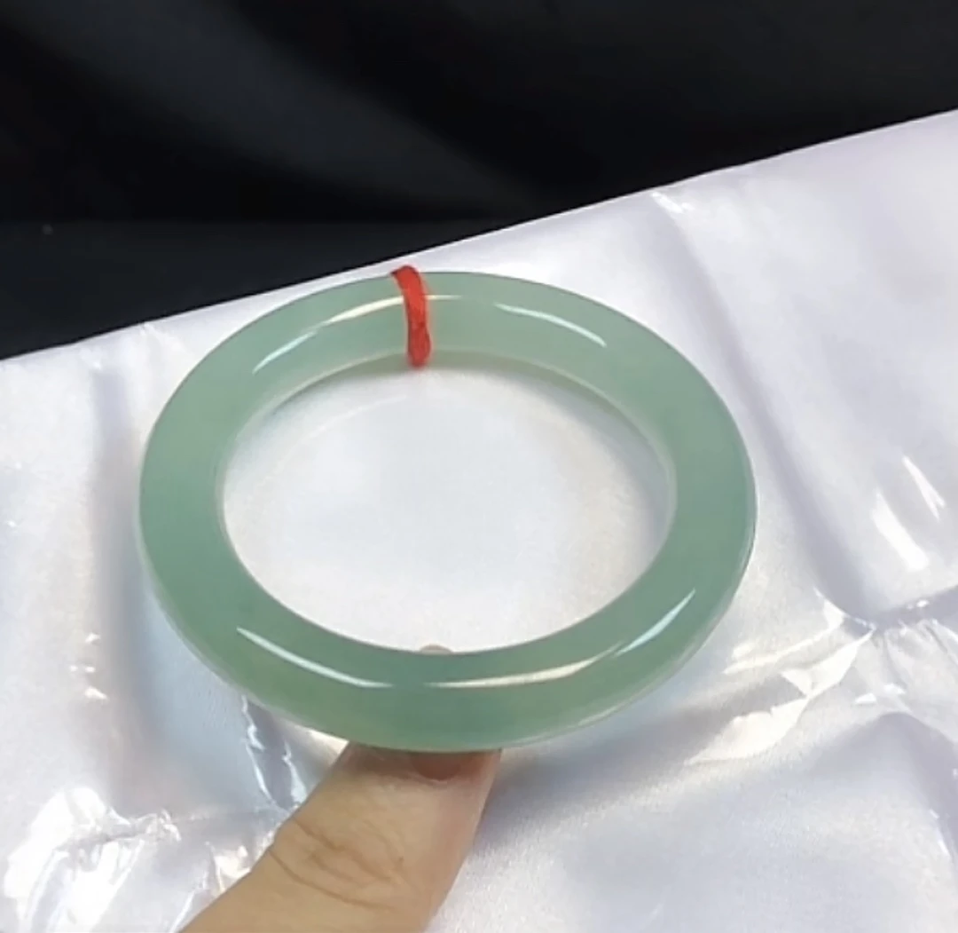 55圆条高冰整圈底色玉镯子