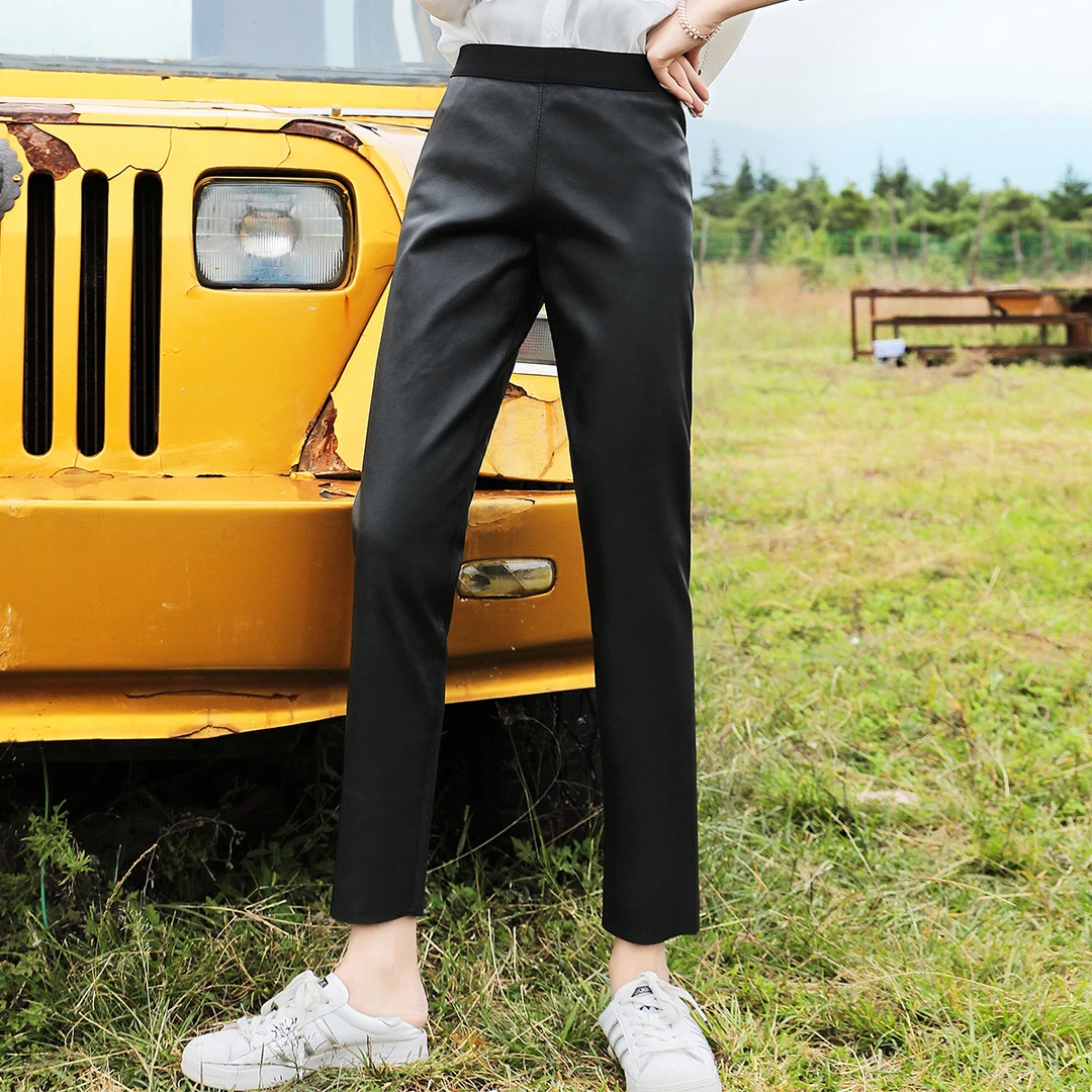 【戈莱薇】黑色高级质感修身时尚休闲百搭弹力皮裤KUMS10576