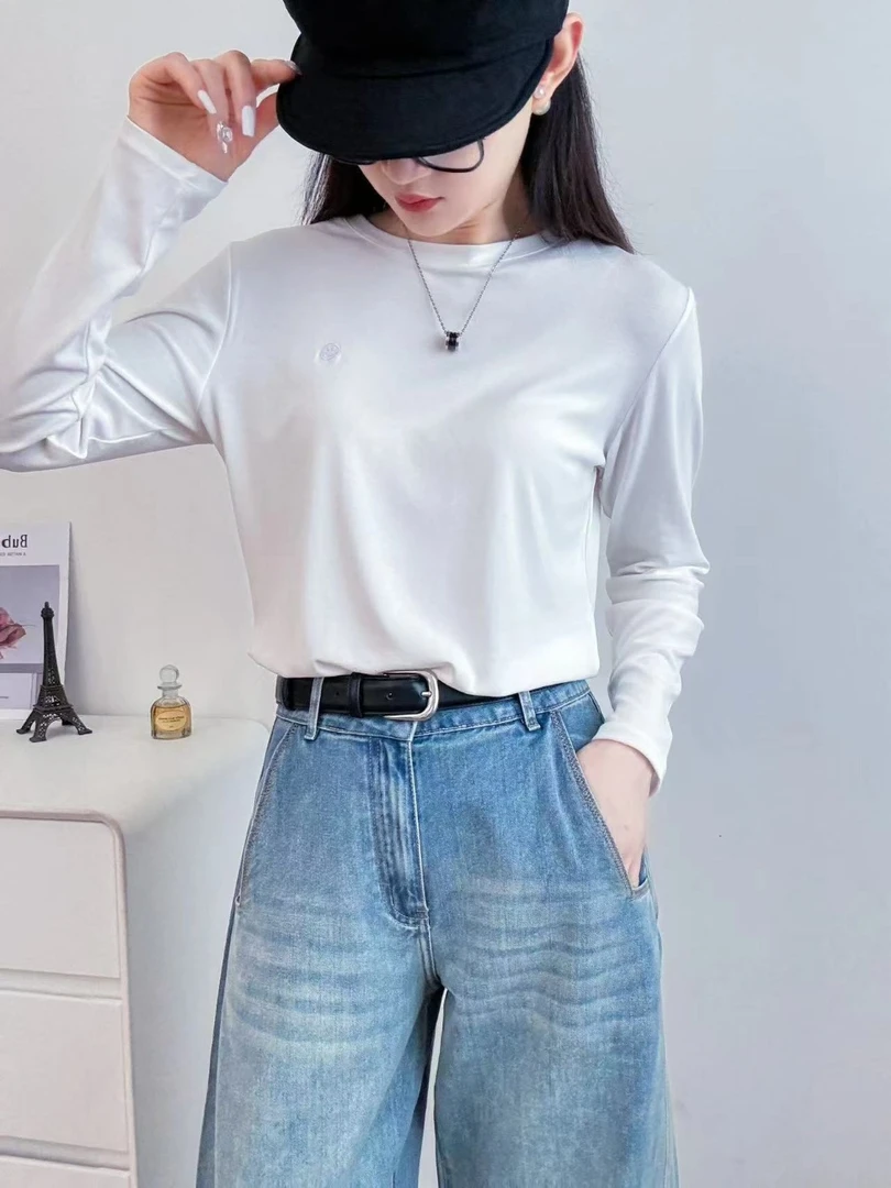 花花/36011-胸口笑脸刺绣气质百搭时尚打底衫