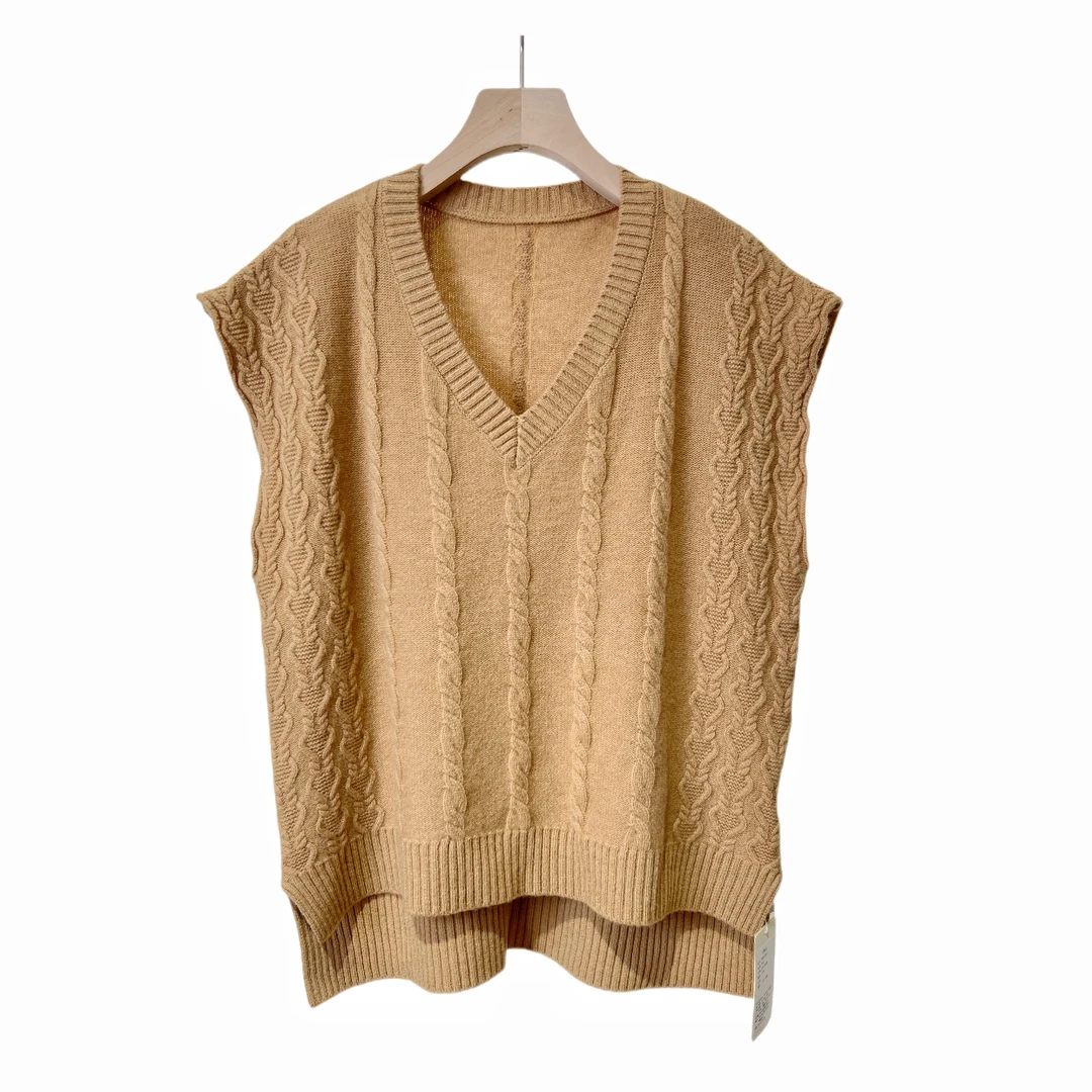 高级感纯羊毛 V领套头摩登复古文艺绞花针织背心叠穿利器秋冬女装