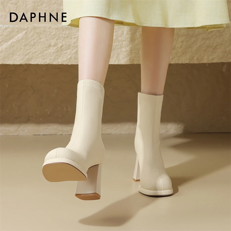 达芙妮白色短筒靴加绒短靴女鞋靴子2025新款冬季粗跟小个子马丁靴