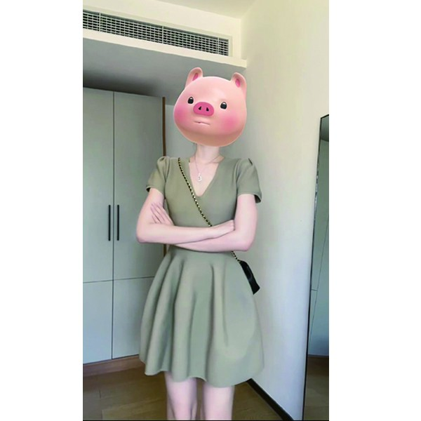 氛围感简约u领短袖连衣裙女赫本风气质小众独特绝美收腰显瘦短裙