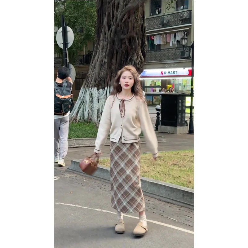 撞色蝴蝶结绑带圆领针织毛衣开衫女秋季新款格纹半身裙两件套装