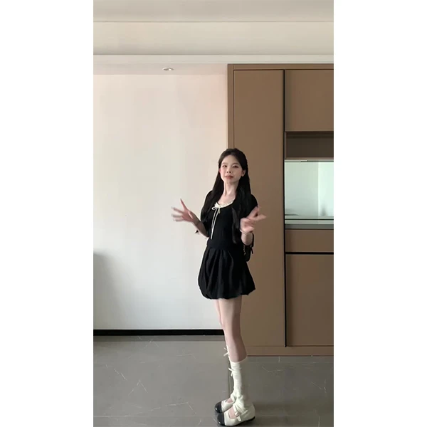 2024新款法式温柔风套装夏季蕾丝花边短款上衣搭配花苞短裙两件套