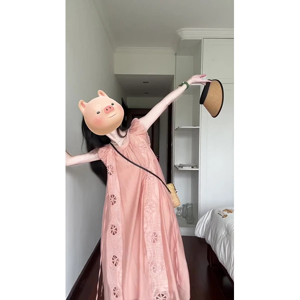 超好看粉色小飞袖连衣裙女夏季海边度假温柔甜美镂空绝美法式长裙