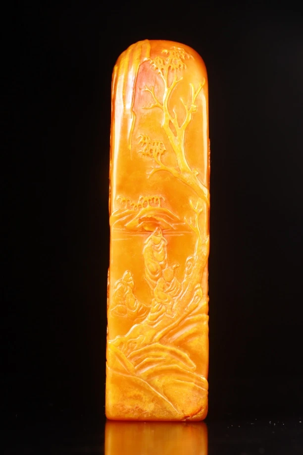 精品回流老作品田黄石 松下雅聚 规格：10.5×2.8×2.7cm 重量：181g