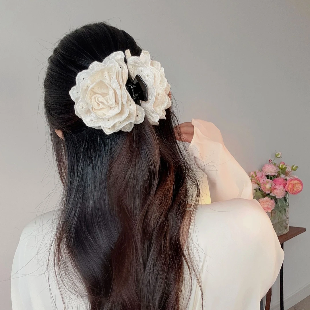 尚倪韩系网红caro玫瑰花抓夹女2024新款花朵鲨鱼夹高级感发夹头饰